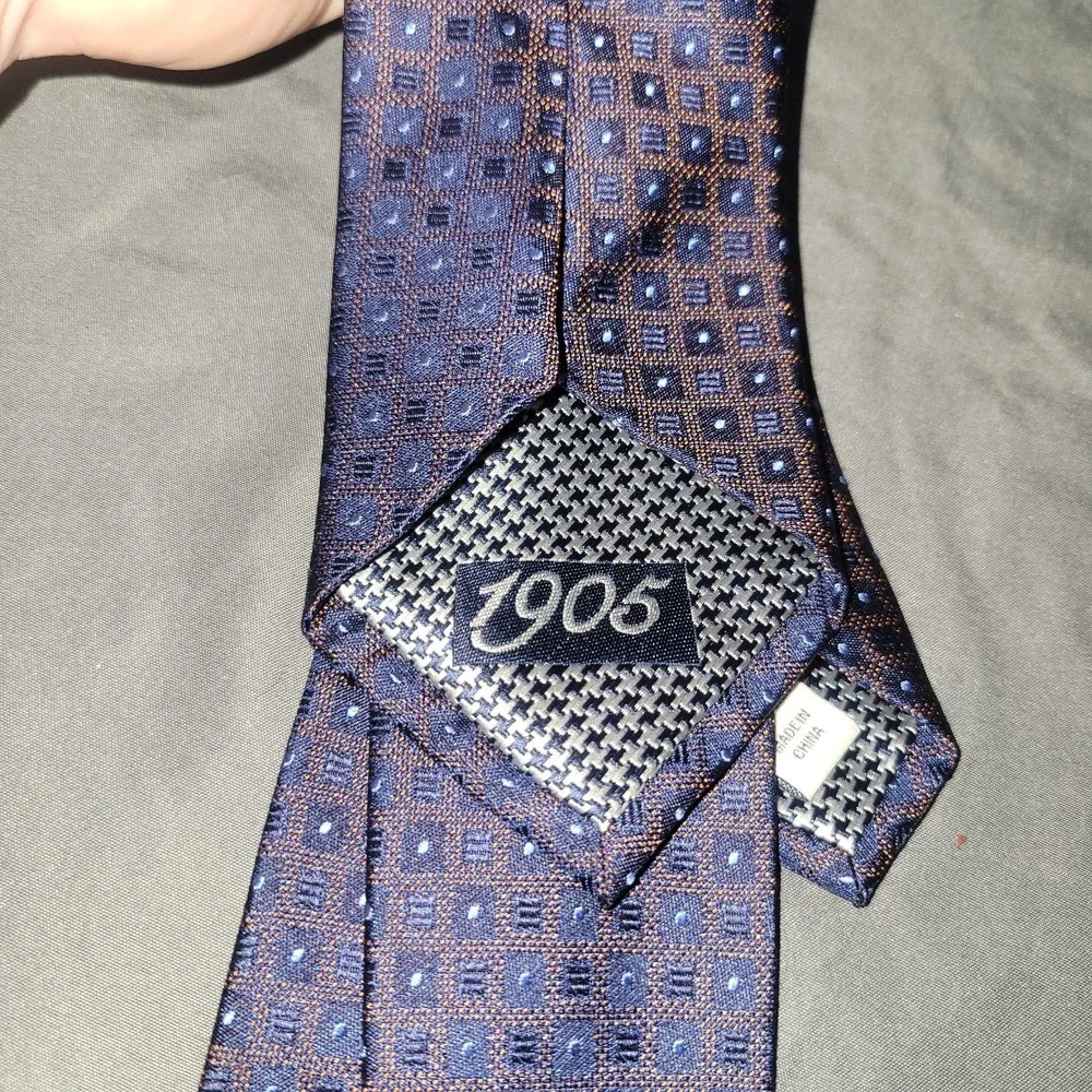 JoS. A. Bank 1905 Men's Purple Navy Paisley Print Tie 100% Silk